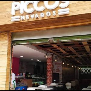 Frutería y Heladería PICCOS NEVADOS